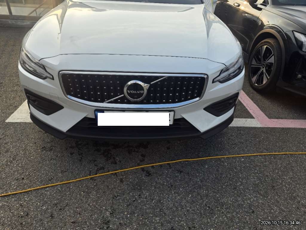 Volvo Volvo V60CCB5 AWD Hybrid Automatic